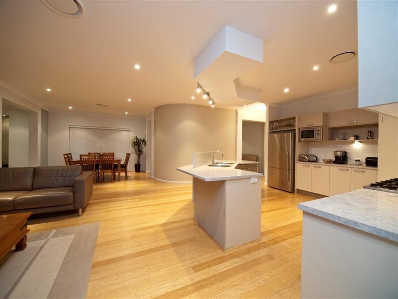 6 Tributary Court, Eatons Hill QLD 4037