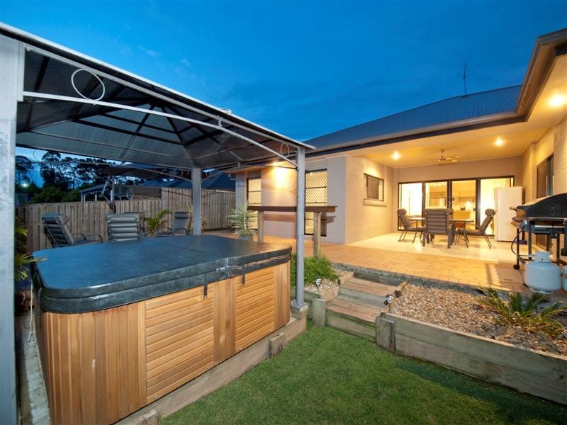 6 Tributary Court, Eatons Hill QLD 4037