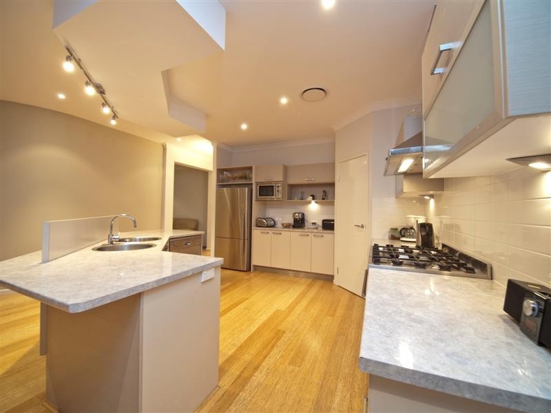 6 Tributary Court, Eatons Hill QLD 4037