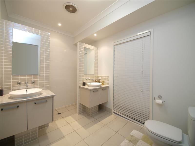 6 Tributary Court, Eatons Hill QLD 4037