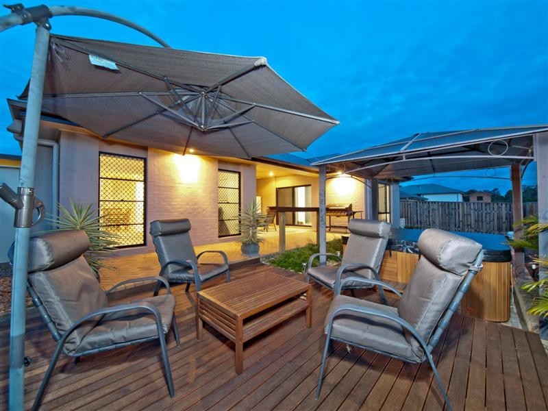 6 Tributary Court, Eatons Hill QLD 4037