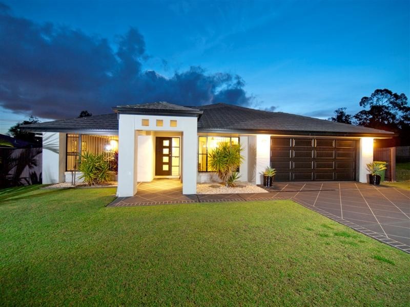 19 Corowa Court, Eatons Hill QLD 4037