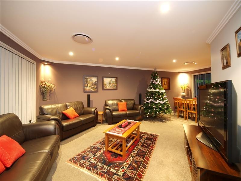 19 Corowa Court, Eatons Hill QLD 4037