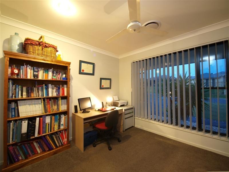 19 Corowa Court, Eatons Hill QLD 4037