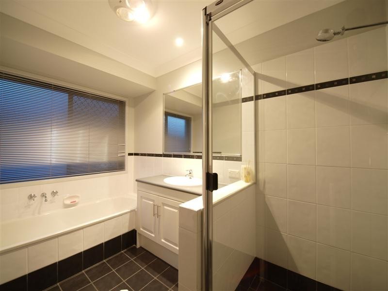 19 Corowa Court, Eatons Hill QLD 4037