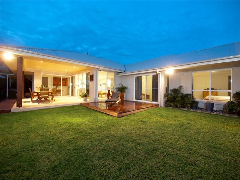 4 Colin Place, Cashmere QLD 4500