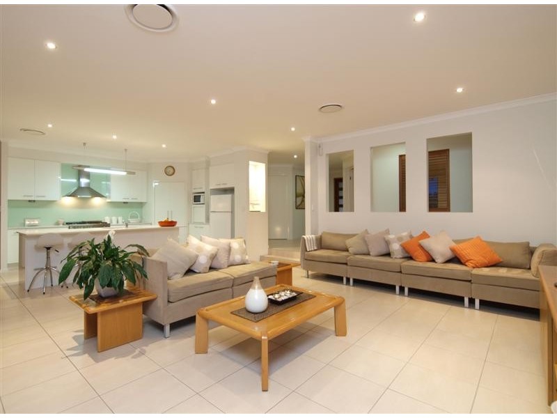 4 Colin Place, Cashmere QLD 4500