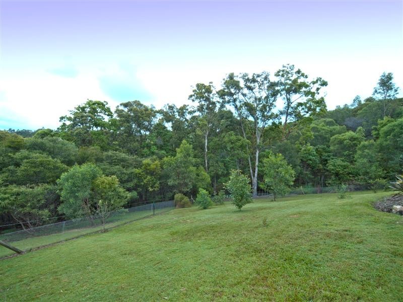 4 Colin Place, Cashmere QLD 4500