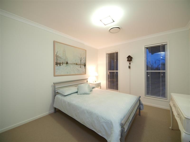 4 Colin Place, Cashmere QLD 4500
