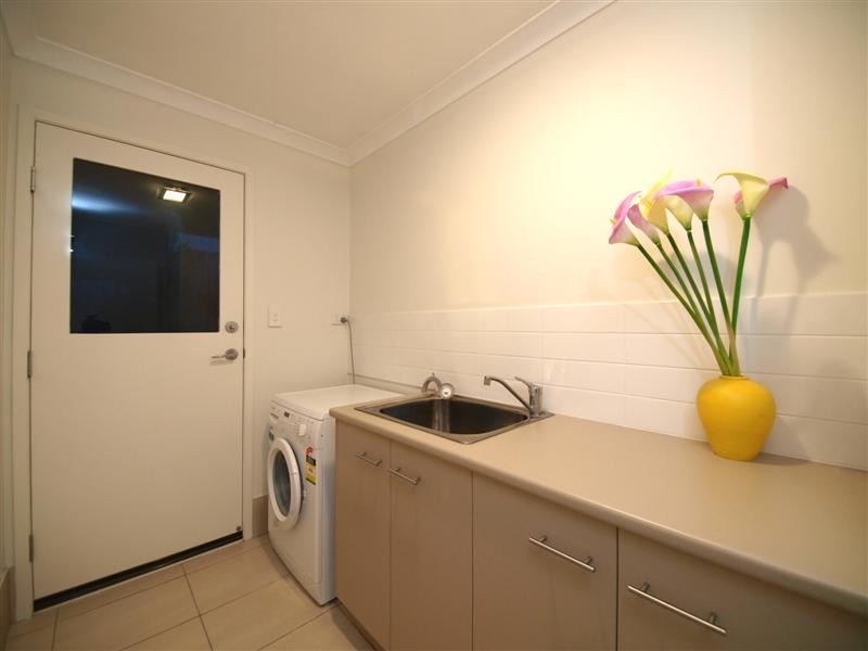 4 Colin Place, Cashmere QLD 4500