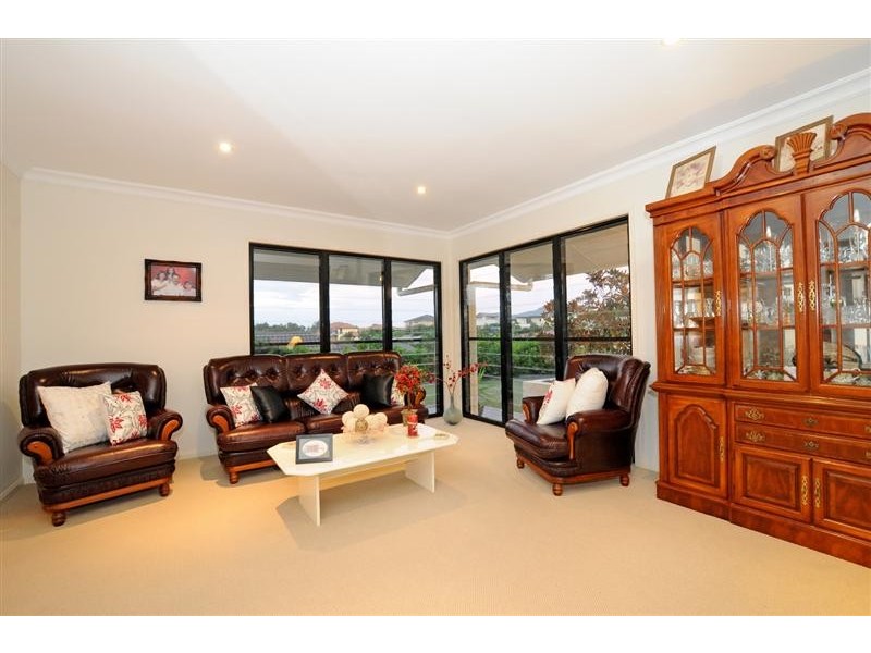 6 Taun Court, Albany Creek QLD 4035