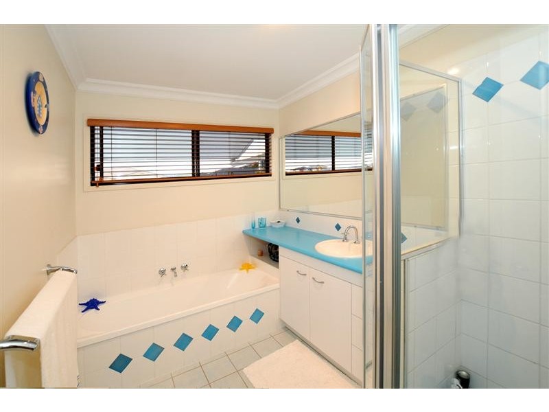 6 Taun Court, Albany Creek QLD 4035