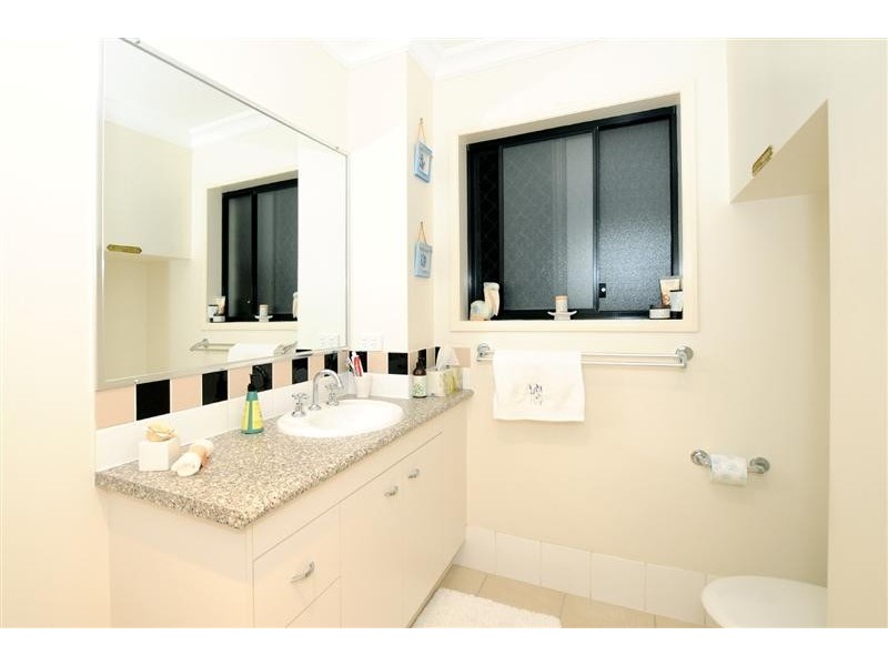 6 Taun Court, Albany Creek QLD 4035