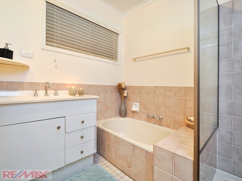 16 KILLARA CR, Petrie QLD 4502