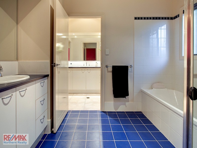 8 Meranti Crescent, Albany Creek QLD 4035