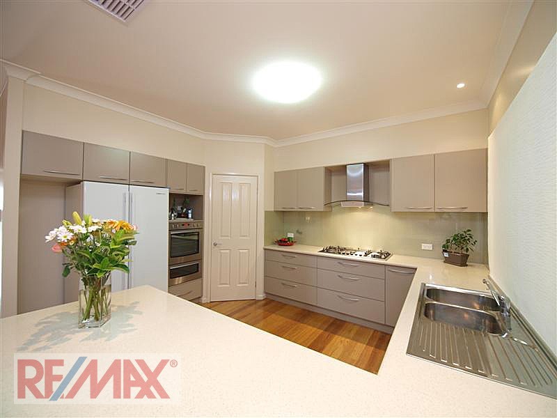 8 Tivoli Place, Ferny Grove QLD 4055