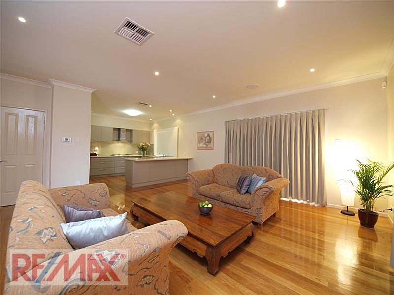8 Tivoli Place, Ferny Grove QLD 4055
