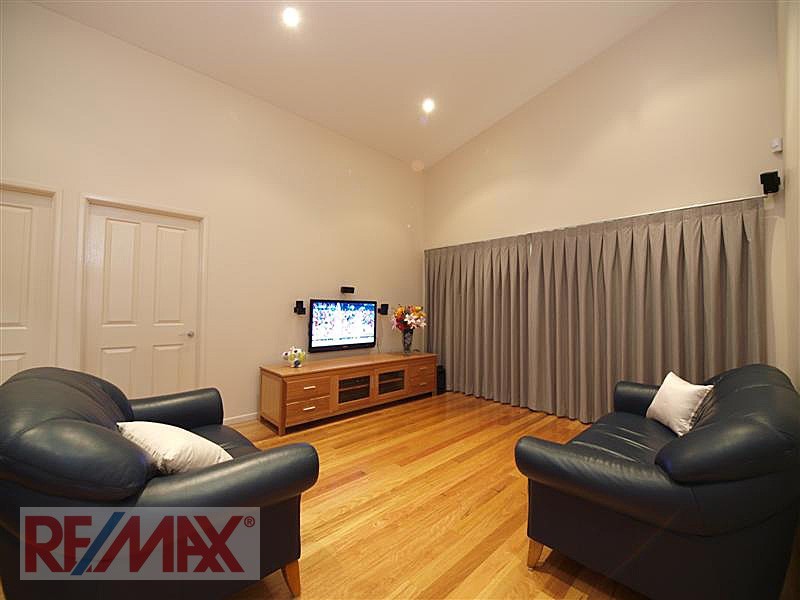 8 Tivoli Place, Ferny Grove QLD 4055