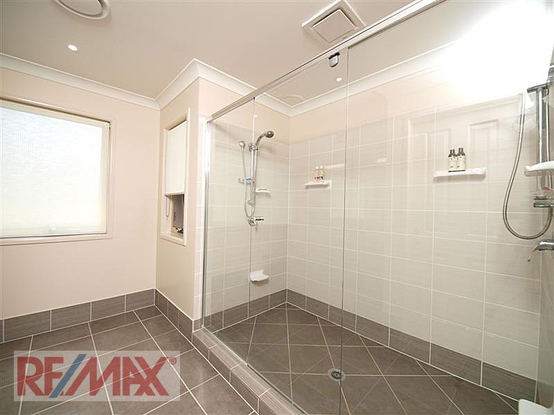 8 Tivoli Place, Ferny Grove QLD 4055