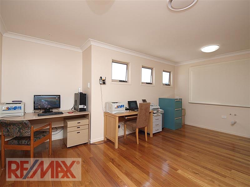 8 Tivoli Place, Ferny Grove QLD 4055