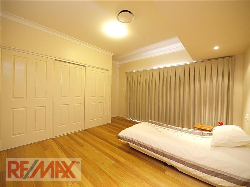 8 Tivoli Place, Ferny Grove QLD 4055