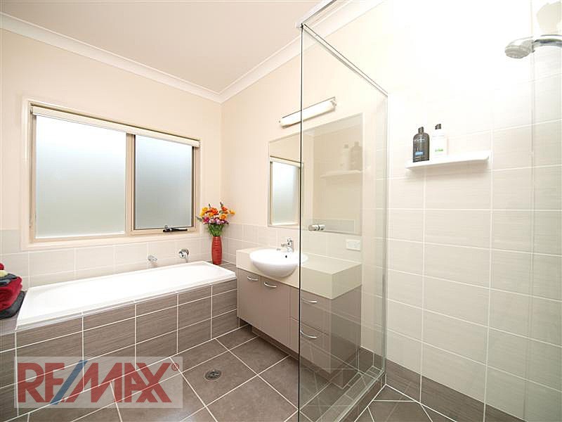 8 Tivoli Place, Ferny Grove QLD 4055