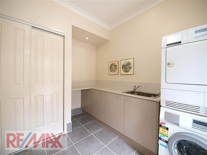 8 Tivoli Place, Ferny Grove QLD 4055