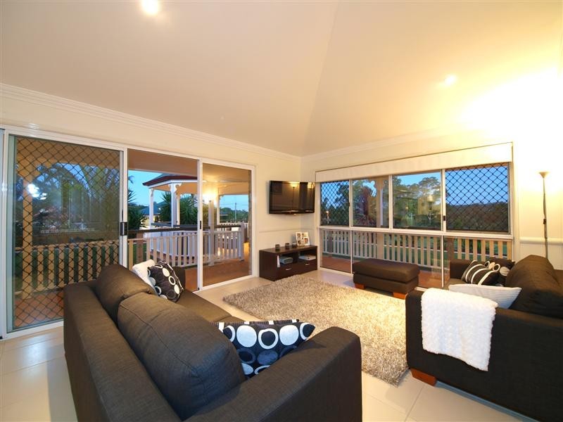 1  Ashleigh Court, Eatons Hill QLD 4037