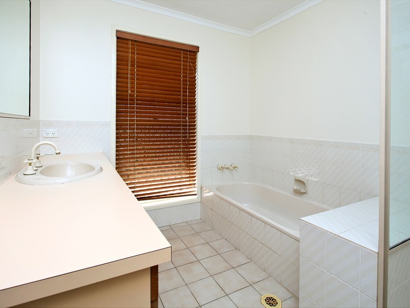 5 Finch Court, Albany Creek QLD 4035