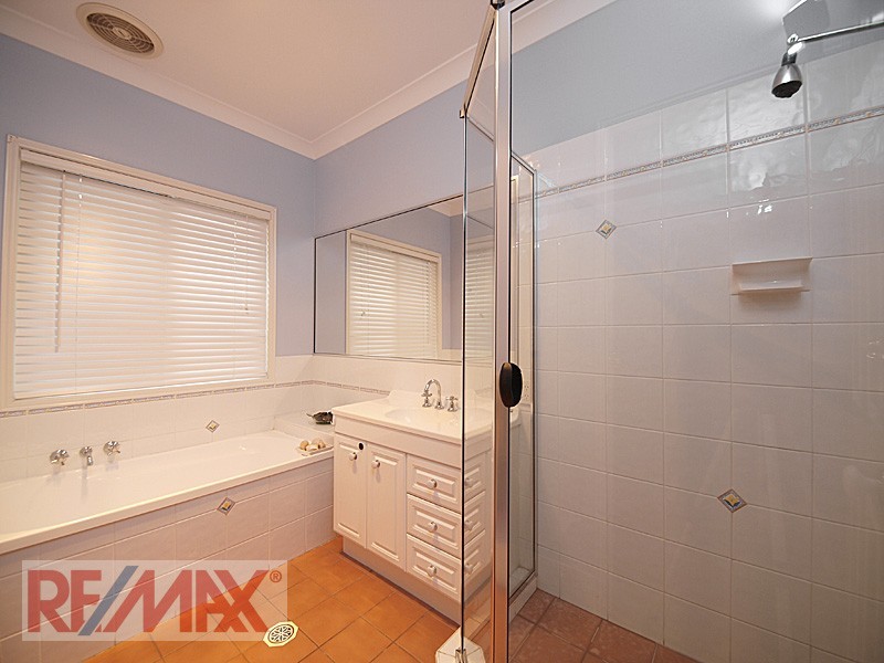 111 Saraband dve, Eatons Hill QLD 4037