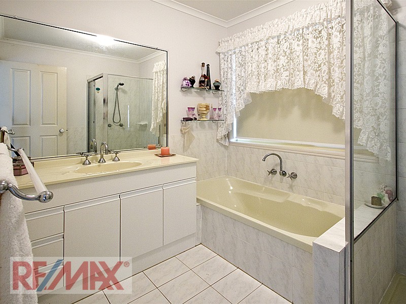 8 Quarrion, Warner QLD 4500