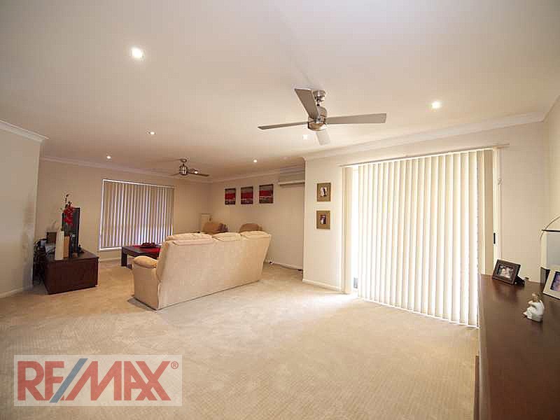 7 Chilton Cresent, North Lakes QLD 4509