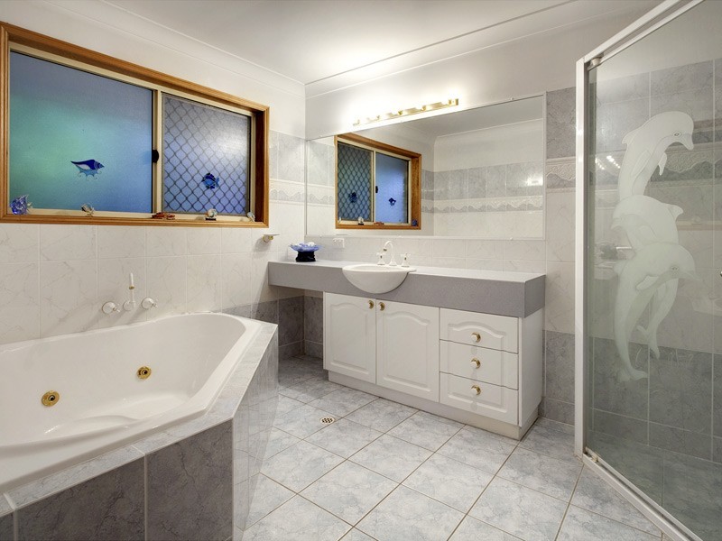 2 Ceratodus Ct, Lawnton QLD 4501