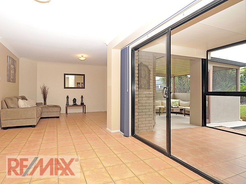 16 Snow Wood Drive, Eatons Hill QLD 4037