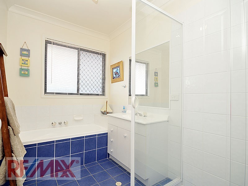 16 Snow Wood Drive, Eatons Hill QLD 4037