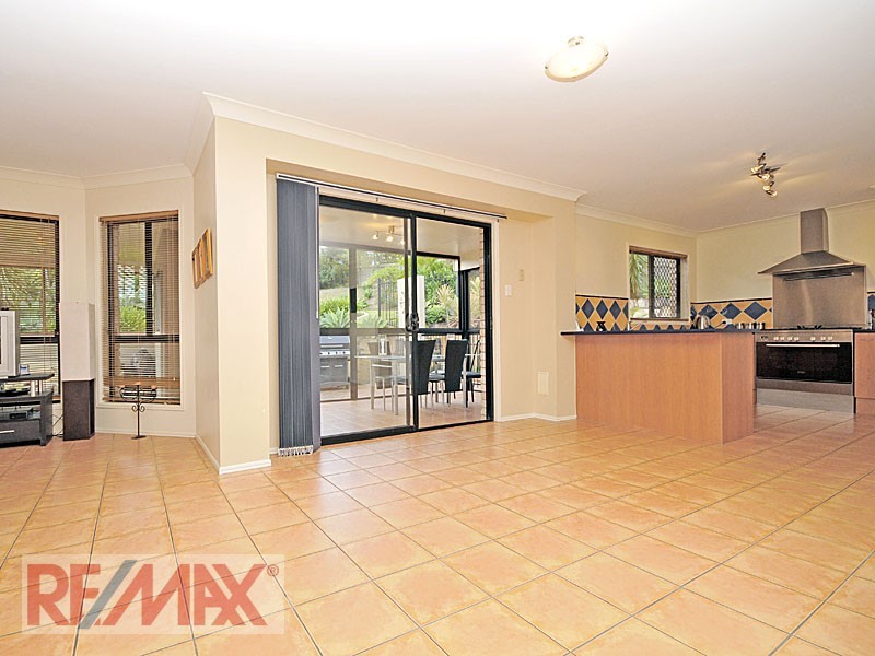16 Snow Wood Drive, Eatons Hill QLD 4037