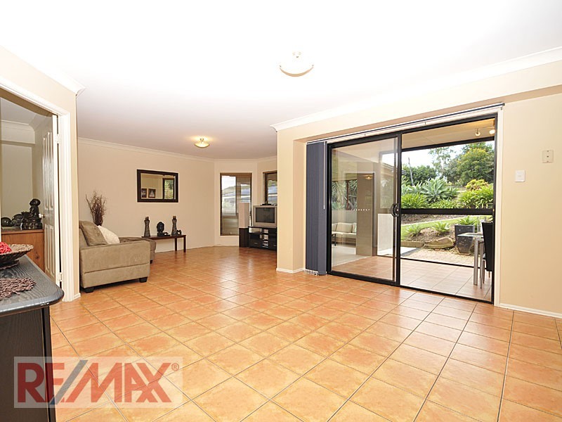 16 Snow Wood Drive, Eatons Hill QLD 4037