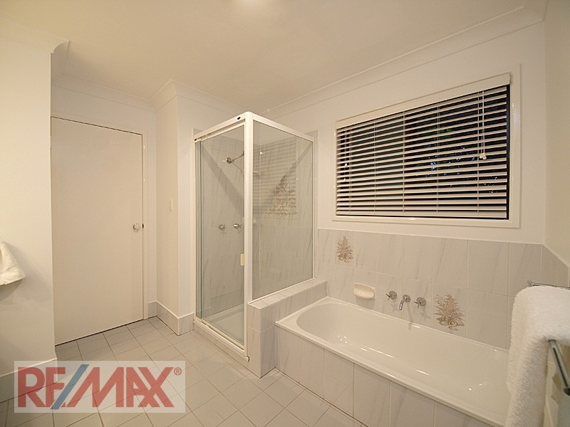 1 Franklin Ct, Albany Creek QLD 4035