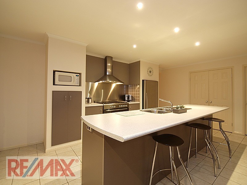 11 Meranti Crescent, Albany Creek QLD 4035