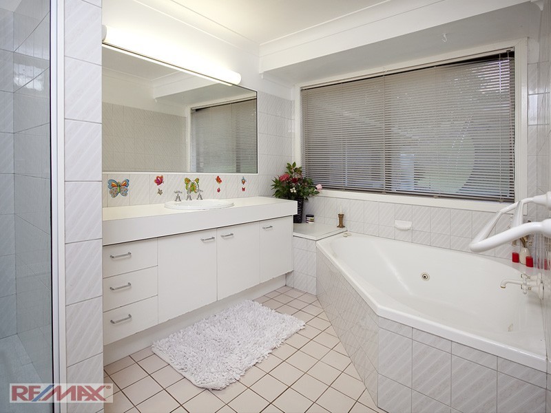 19 Lindale Ct, Cashmere QLD 4500