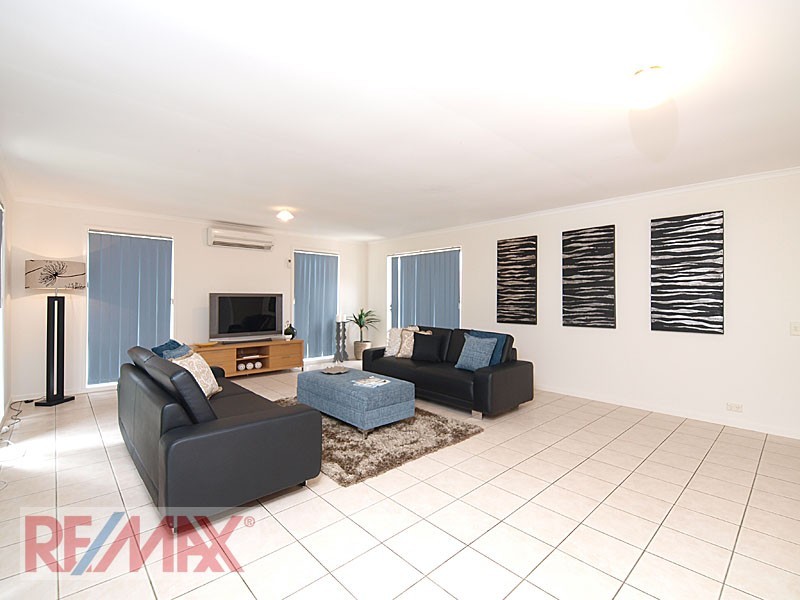 8 TEATREE CRT, Warner QLD 4500