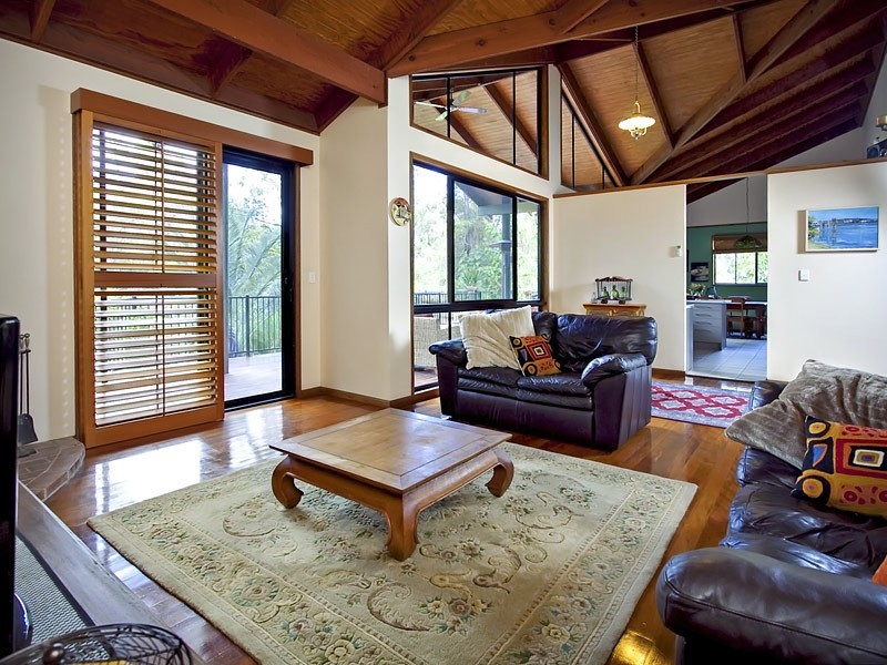 51 Drapers Road, Eatons Hill QLD 4037