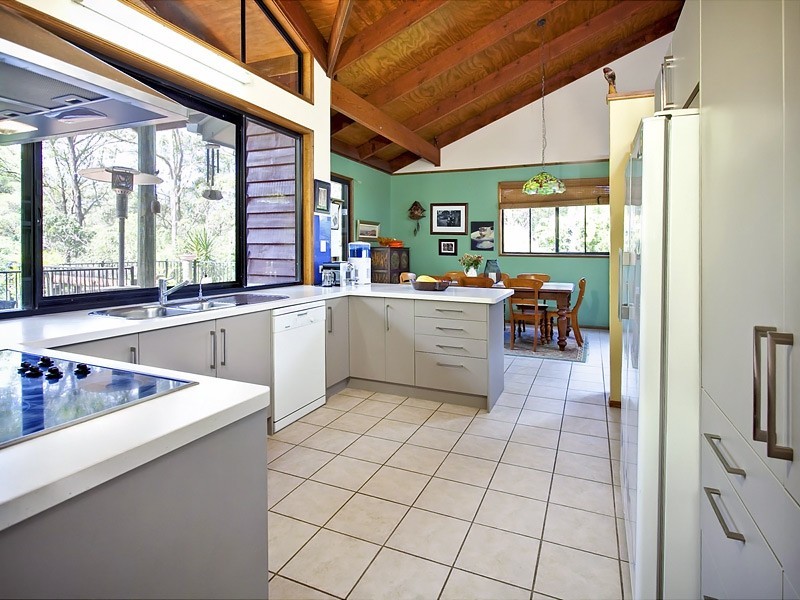 51 Drapers Road, Eatons Hill QLD 4037