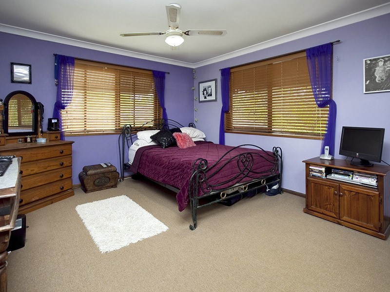 51 Drapers Road, Eatons Hill QLD 4037