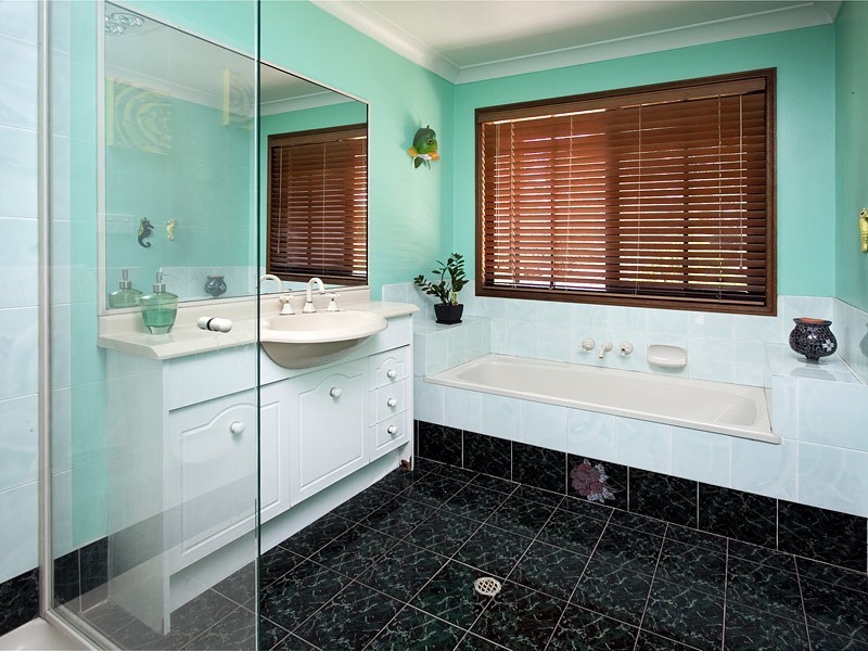 51 Drapers Road, Eatons Hill QLD 4037