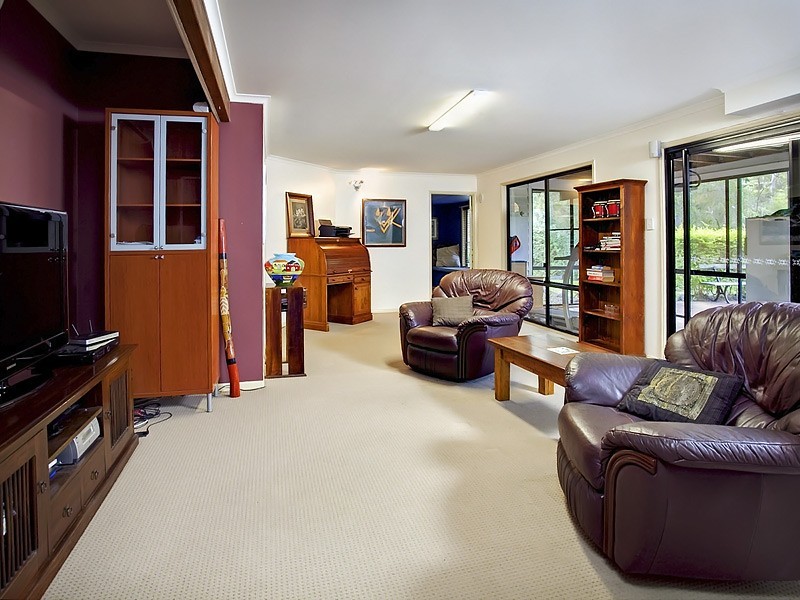 51 Drapers Road, Eatons Hill QLD 4037