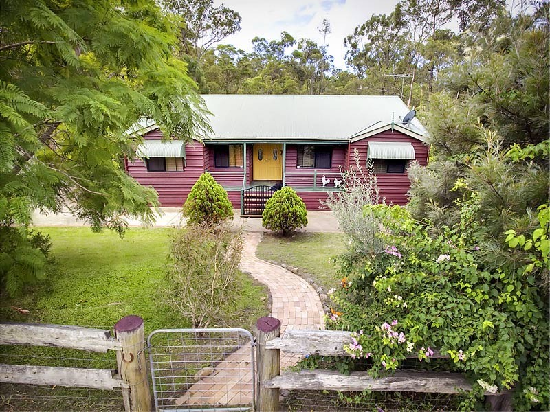 51 Drapers Road, Eatons Hill QLD 4037