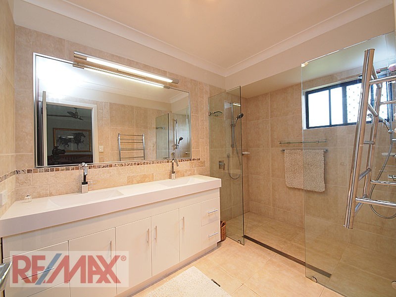 99 LEITCHS RD, Albany Creek QLD 4035