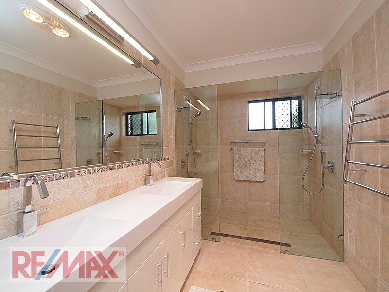 99 LEITCHS RD, Albany Creek QLD 4035