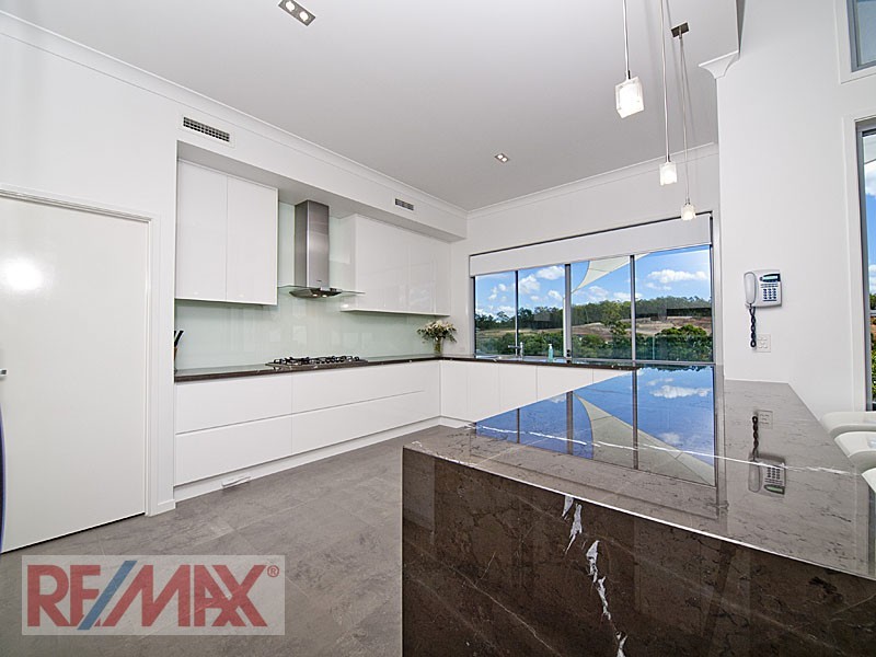 88 Corvus Dve, Cashmere QLD 4500